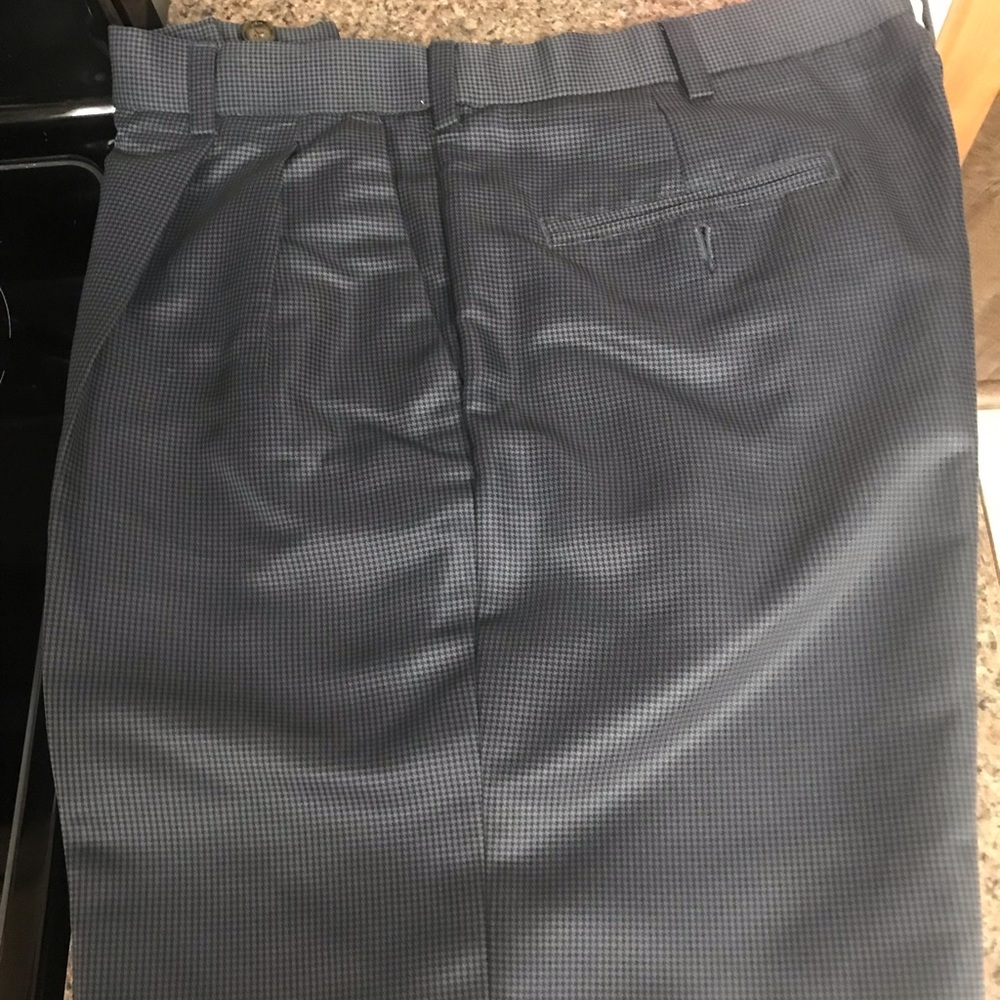 Roundtree  and Yorke easy care shorts
